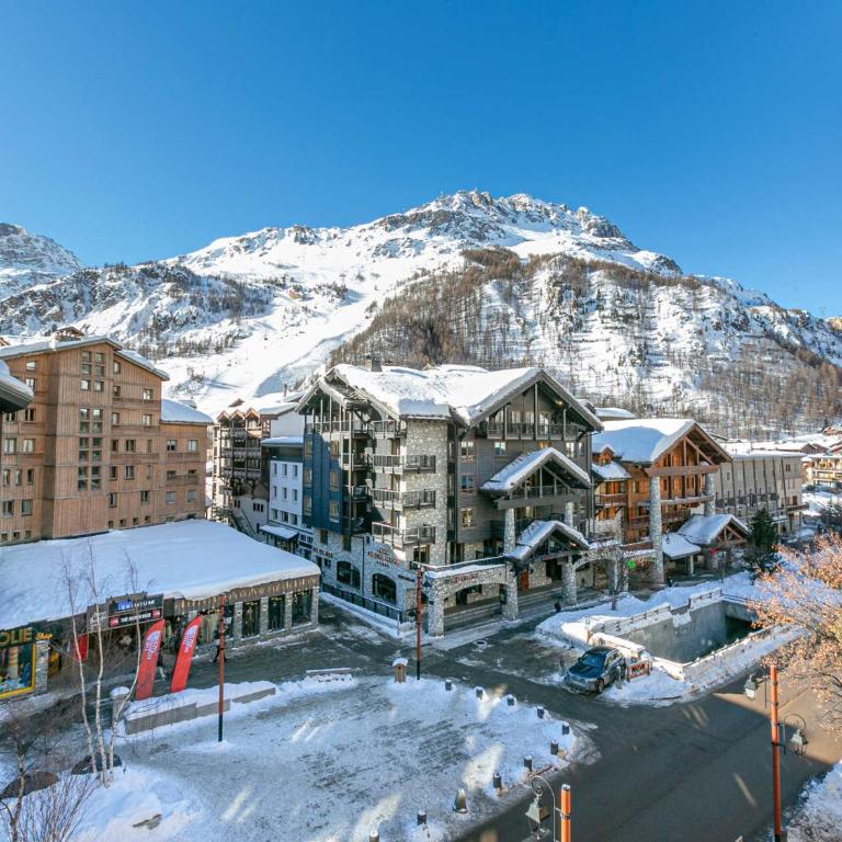 Appartement duplex haut de gamme avec cheminée au cœur de Val-d'Isère, proche des pistes et commodités - FR-1-694-104 - Appartement - 3