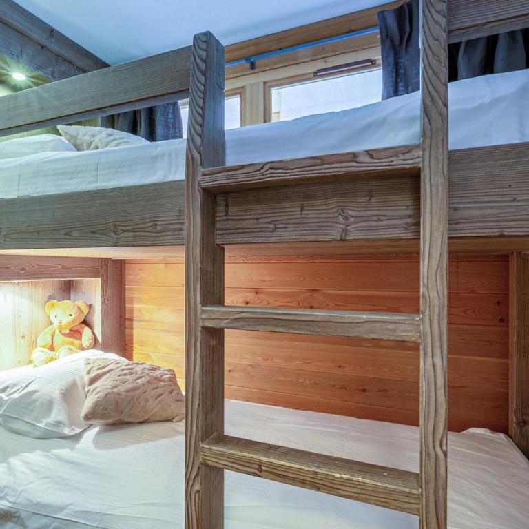 Appartement élégant avec cheminée et balcon, aux pieds des pistes et au cœur de Val-d'Isère - FR-1-694-138 - Appartement - 4