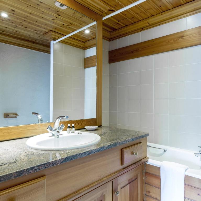 Duplex de Standing au Pied des Pistes avec Grand Balcon, Expo Sud/Ouest, Parking Inclus - Appartamento con 5 Camere da Letto - 5