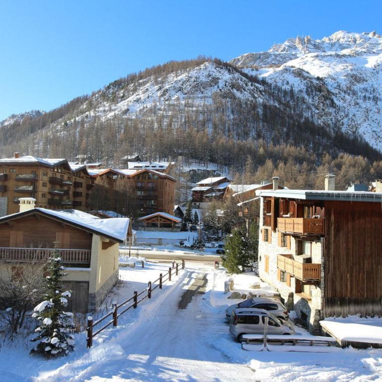 Appartement de Charme avec Cheminée et Grande Mezzanine à Val-d'Isère - FR-1-694-189 - Apartment - 2