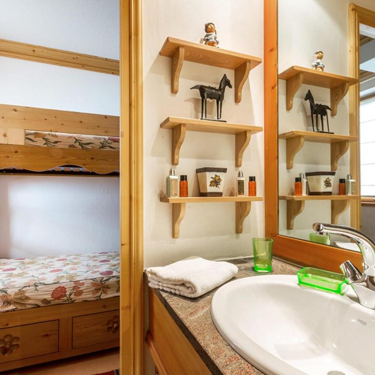 Appartement élégant aux pieds des pistes avec cheminée et WiFi - FR-1-694-213 - Appartement - 5
