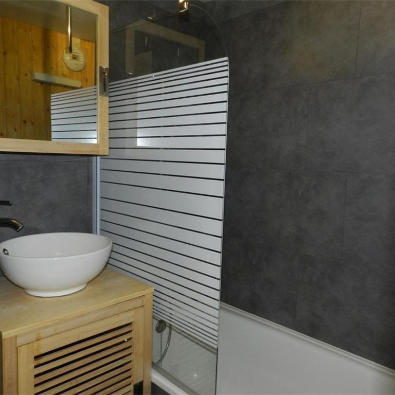 Appartement rénové Val Thorens - 4 pers, cheminée, skis aux pieds, proche commerces/restaurants - FR-1-637-54 - Apartamento - 5