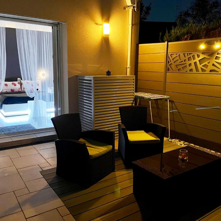 Chez Victoria Nantes Erdre - Suite - Vue sur Piscine - 1