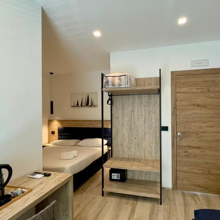 Bari Airport Rooms - Double Room with Balcony - 8