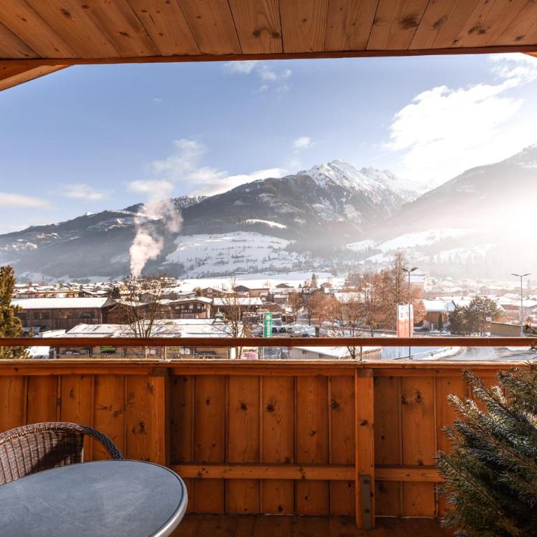 Alpine View Apartments - Apartment with Balcony - 3