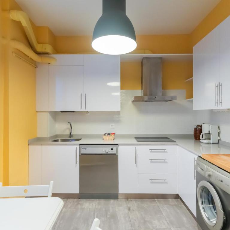 Etxeberria Park Free Parking by Next Stop Bilbao - Three-Bedroom Apartment - 12