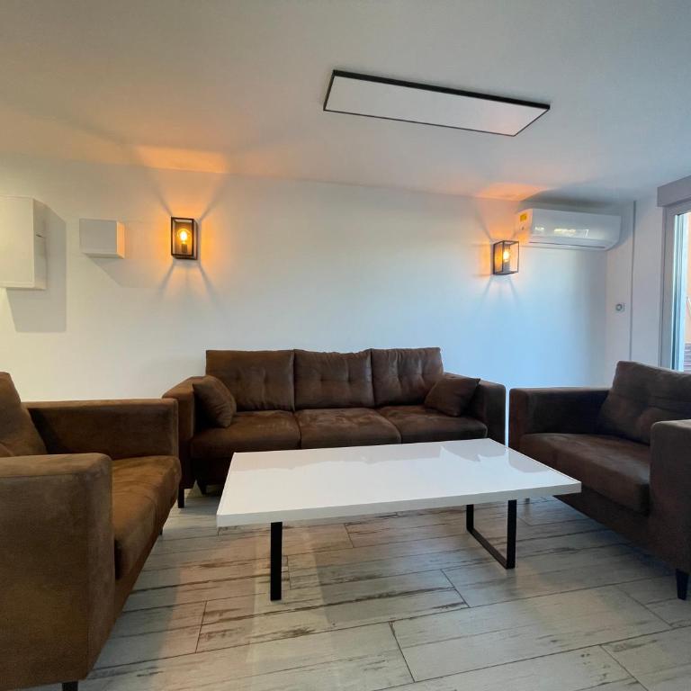 Loft red lights - One-Bedroom Apartment - 13