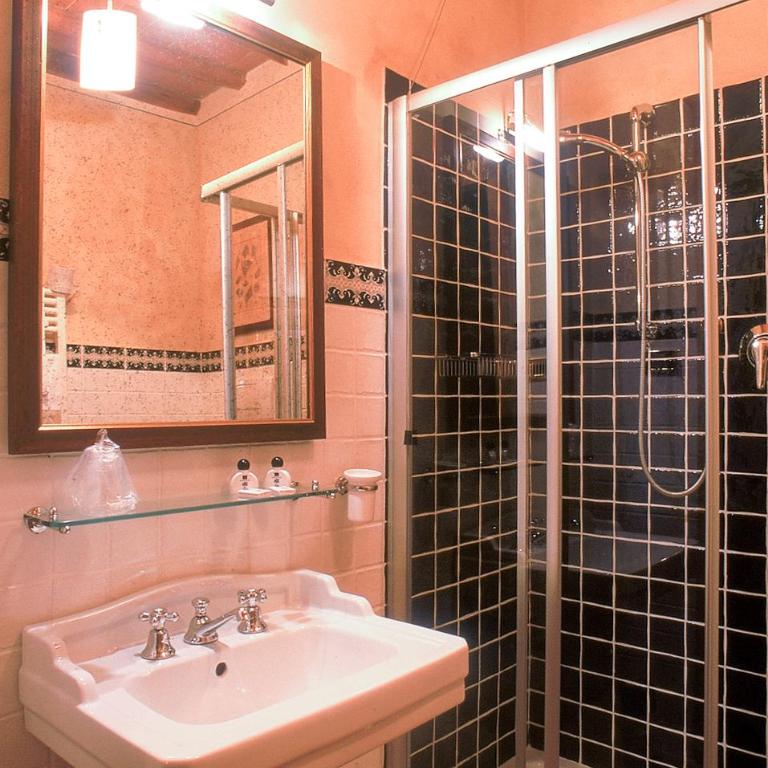 B&B Palazzo Al Torrione - Camera Familiare con Bagno - 2