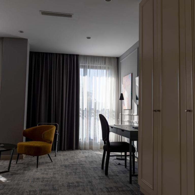 H41 Luxury Suites - Junior Suite - 1
