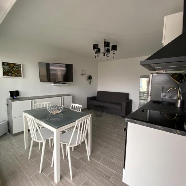 Superbe appartement rénové à neuf à 100m de la mer - Appartamento con 1 Camera da Letto - 3