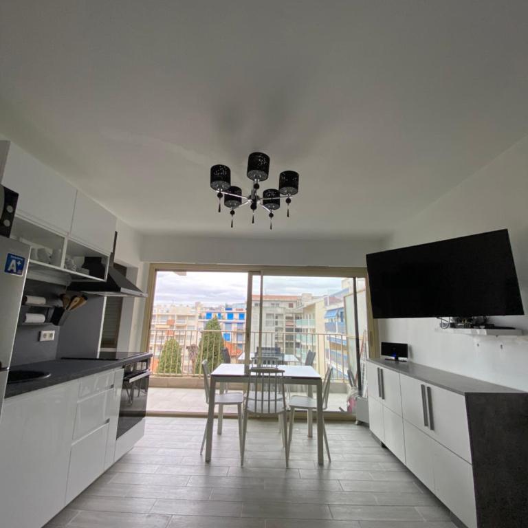 Superbe appartement rénové à neuf à 100m de la mer - Appartamento con 1 Camera da Letto - 4