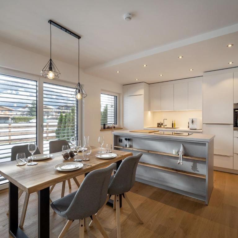 Ferienwohnung Tirolglück mit großem Garten - Two-Bedroom Apartment - 1