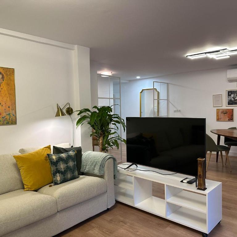 Creatividad y personalidad en centro de Alicante - Three-Bedroom Apartment - 30