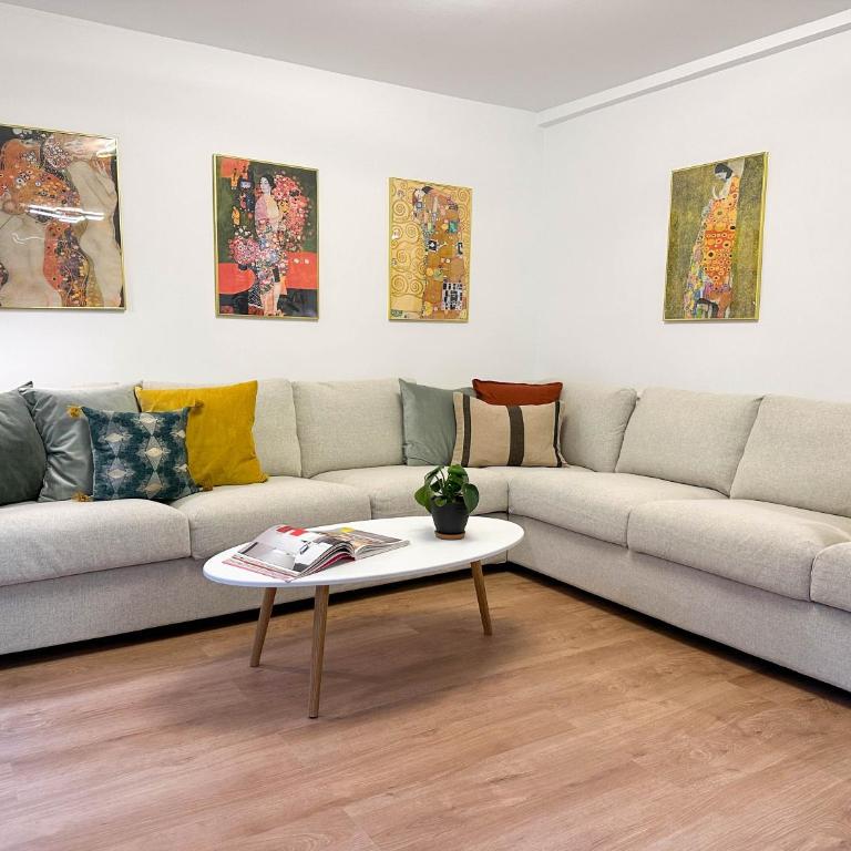 Creatividad y personalidad en centro de Alicante - Three-Bedroom Apartment - 35