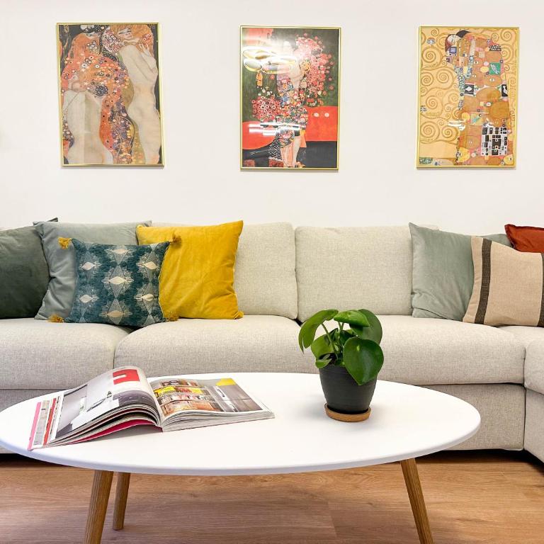 Creatividad y personalidad en centro de Alicante - Three-Bedroom Apartment - 11