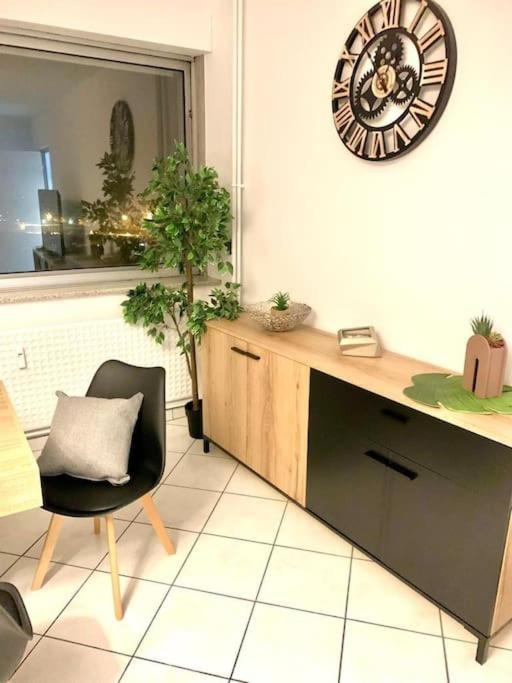 TOUR de l’europe, en plein centre avec parking. - Appartement 3 Chambres - 22