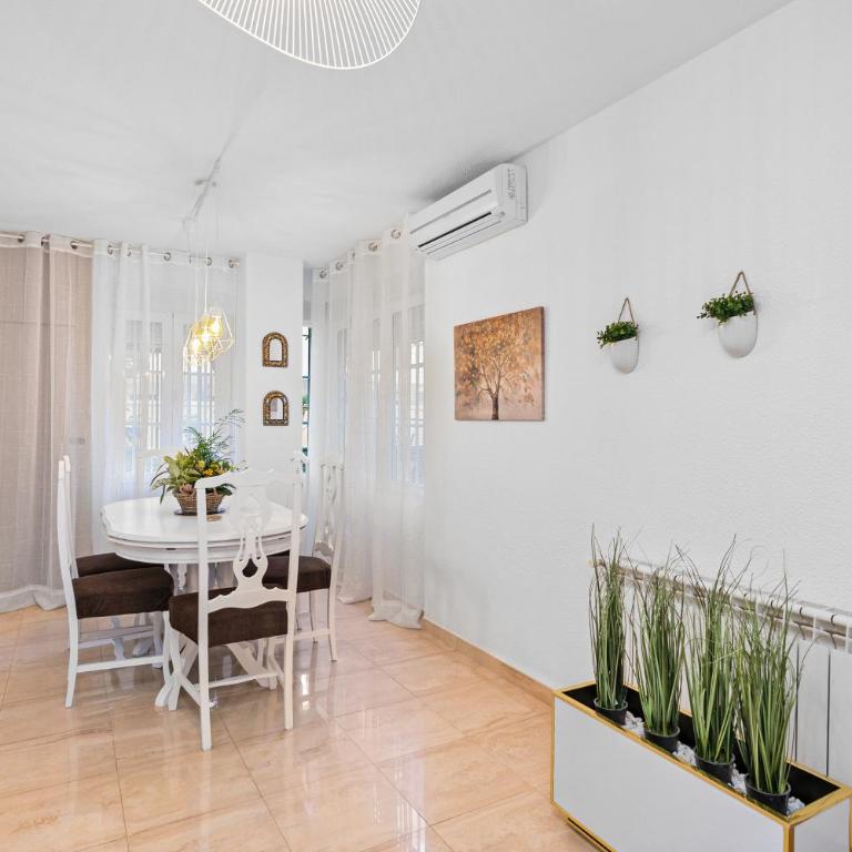 El rincón de Rosa - Three-Bedroom Apartment - 23