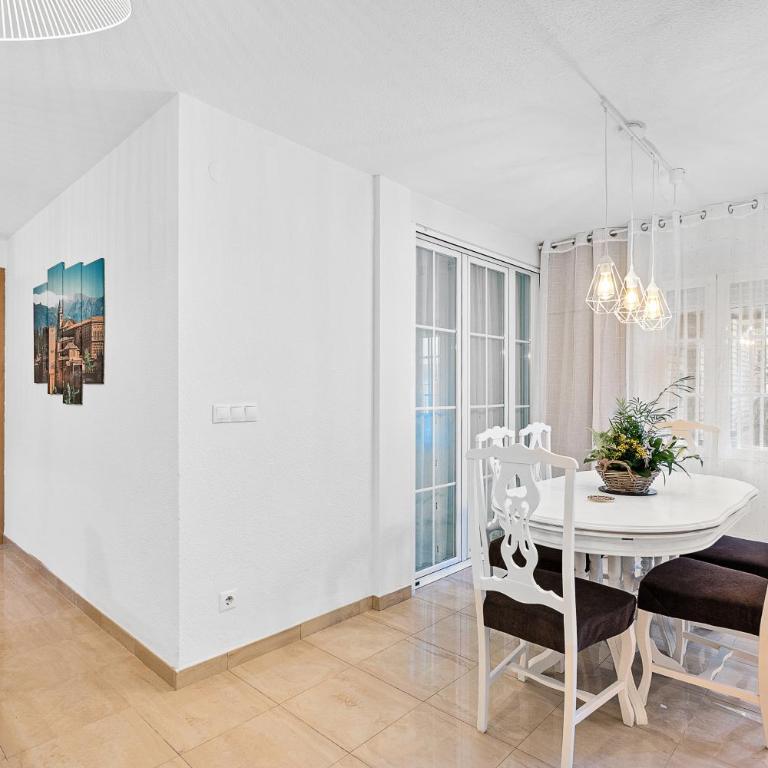 El rincón de Rosa - Three-Bedroom Apartment - 19