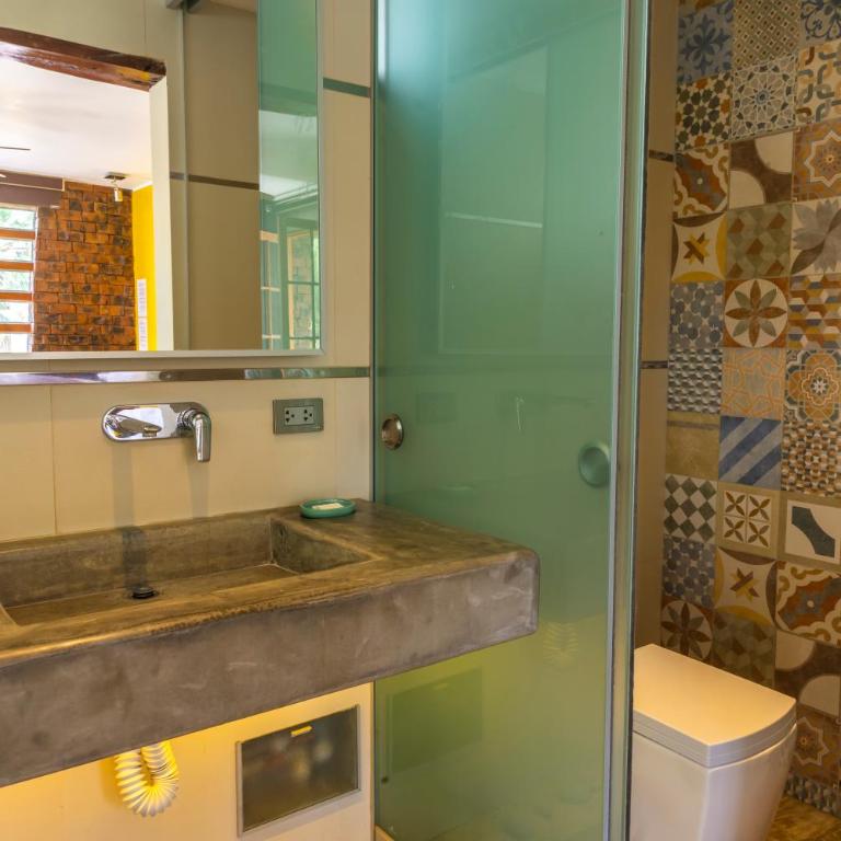 Banana's Adventure Hostel - Double Room with Private Bathroom - 6