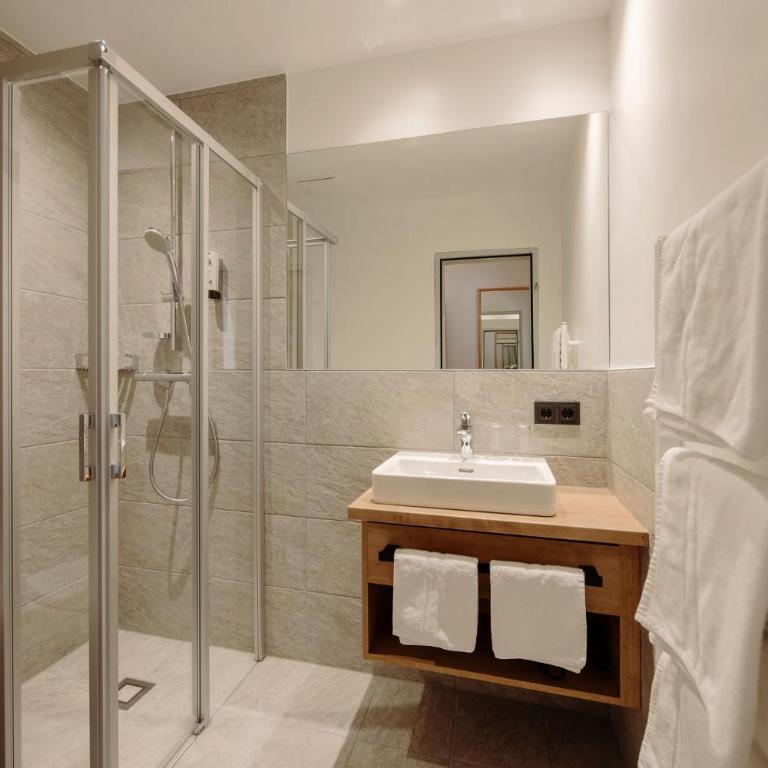 Rohrmooser Schlössl - Dreibettzimmer mit Balkon - 1