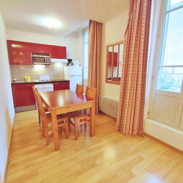 Le Marmotton, T2, centre Luchon, wifi, casier à skis, ascenseur, 5 personnes - Apartment mit 1 Schlafzimmer - 3
