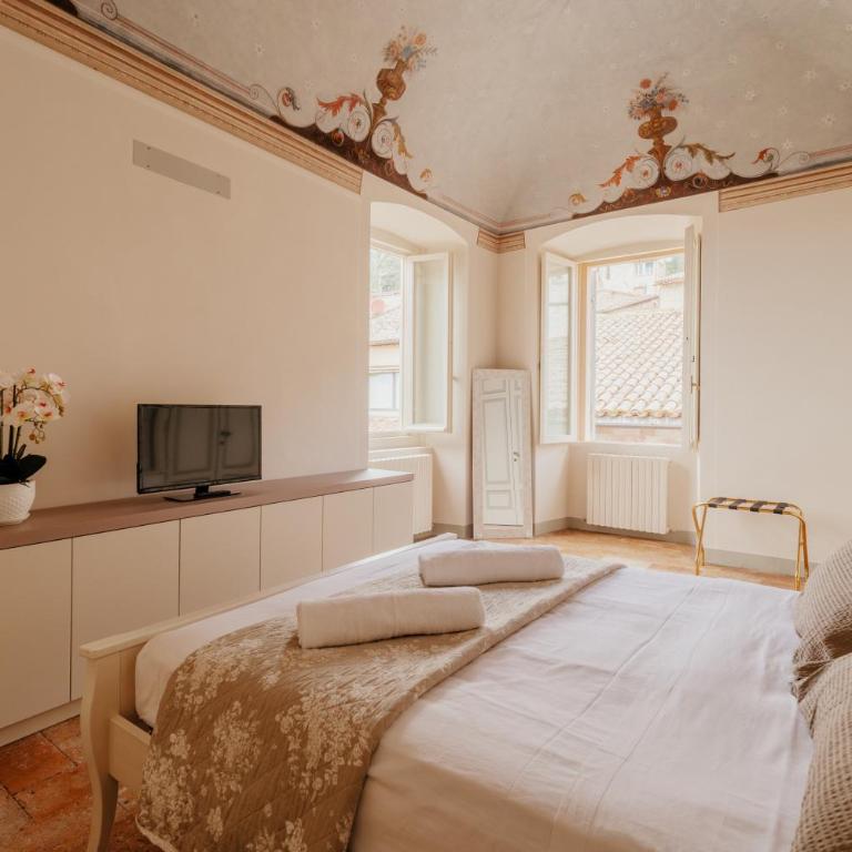 Sotto gli affreschi del 1800 con colazione inclusa - Appartamento con 2 Camere da Letto - 2