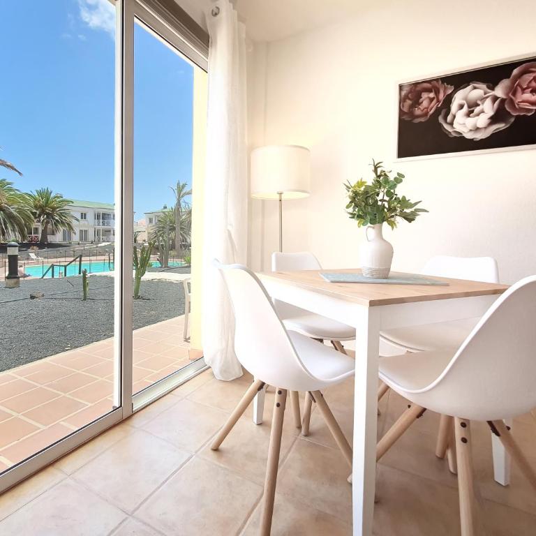 Azul Verde Corralejo - Apartamento con vistas a la piscina - 2