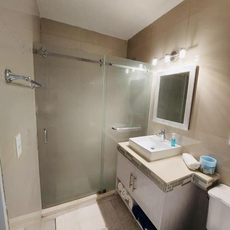 Cancun Hotel Zone, Beachfront 2 BR Apartment - Prime Location - Two-Bedroom Apartment - 18