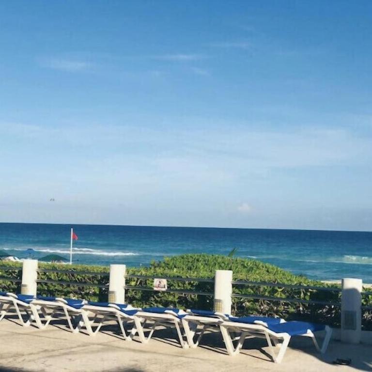 Cancun Hotel Zone, Beachfront 2 BR Apartment - Prime Location - Two-Bedroom Apartment - 41