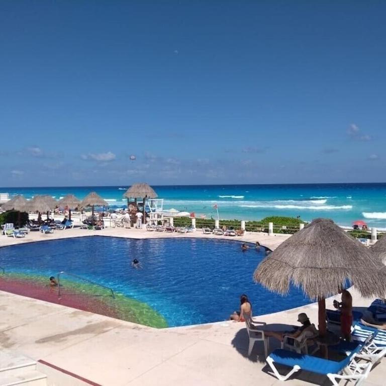 Cancun Hotel Zone, Beachfront 2 BR Apartment - Prime Location - Two-Bedroom Apartment - 28
