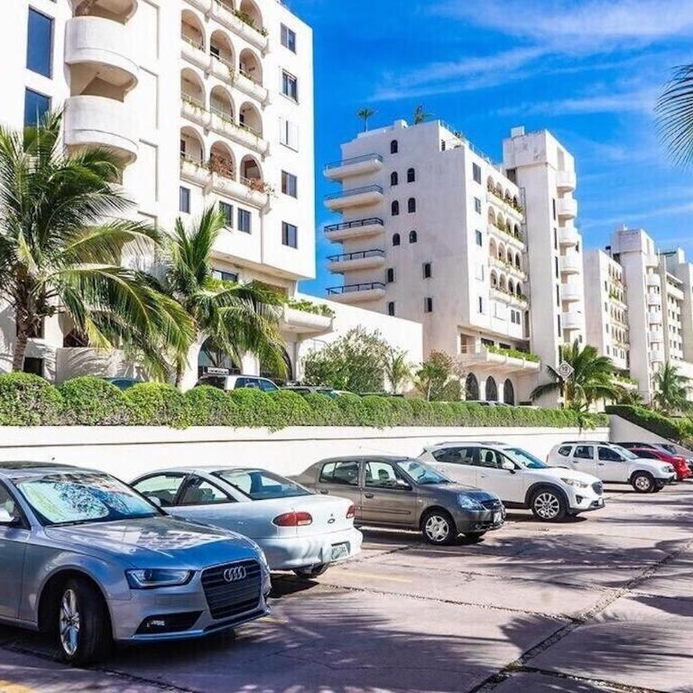 Cancun Hotel Zone, Beachfront 2 BR Apartment - Prime Location - Two-Bedroom Apartment - 23