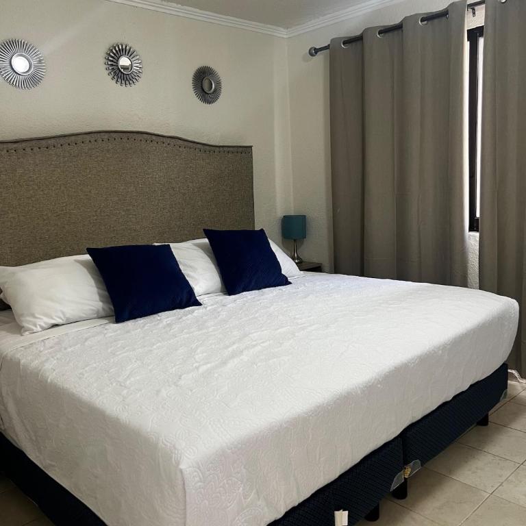 Cancun Hotel Zone, Beachfront 2 BR Apartment - Prime Location - Two-Bedroom Apartment - 11