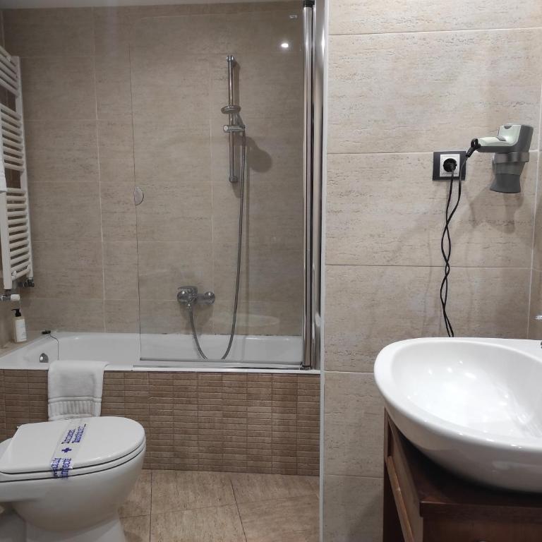 SNÖ Hotel Bielsa - Habitación Triple Superior con balcón - 5