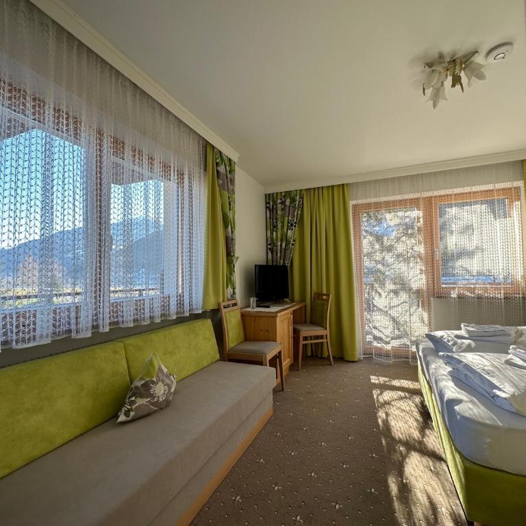Pension Dorferwirt - Vierbettzimmer mit Bergblick - 5