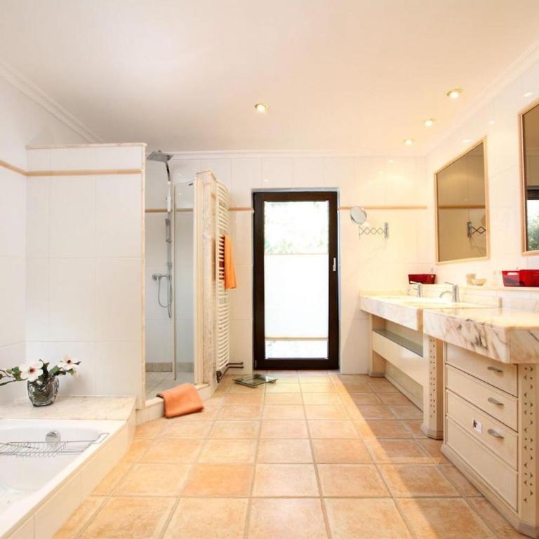 Magnificent modern villa with sauna by Renthousing - Villa con piscina privada - 17