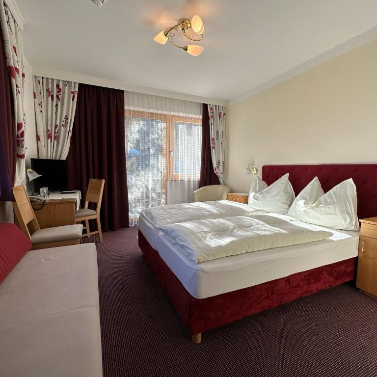 Pension Dorferwirt - Dreibettzimmer mit Bergblick - 2