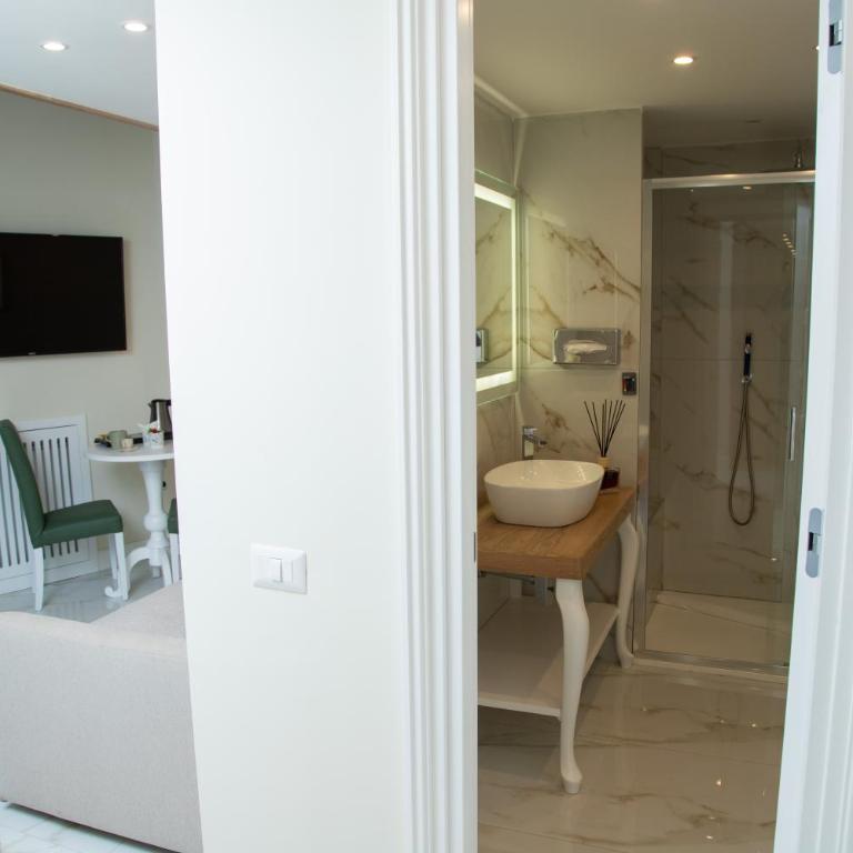 Gentile Suite Centro Storico - Junior Suite con Balcone - 9