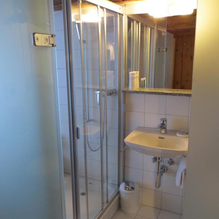 Gasthaus & Hotel Berninahaus - Budget Doppelzimmer mit Gemeinschaftsbad - 1