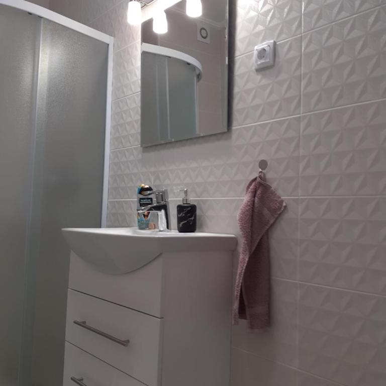 Apartman Gabi - One-Bedroom Apartment - 50