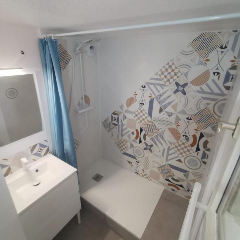 Appartement 2 chambres avec piscine face à la mer à La Coudouliere - Two-Bedroom Apartment - 8