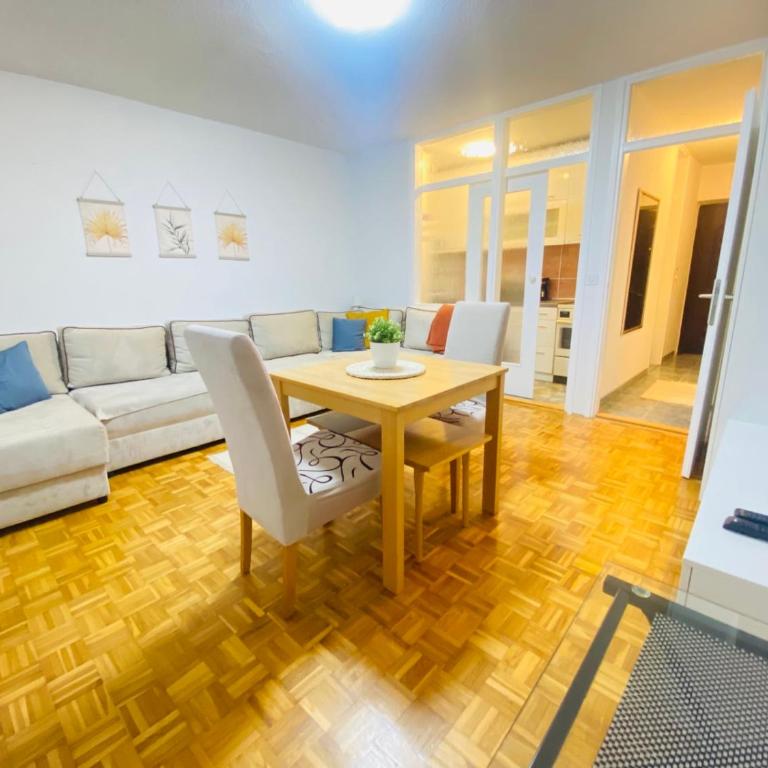 Studio Apartment Dobrinja - Studio sa Pogledom na Planinu - 1