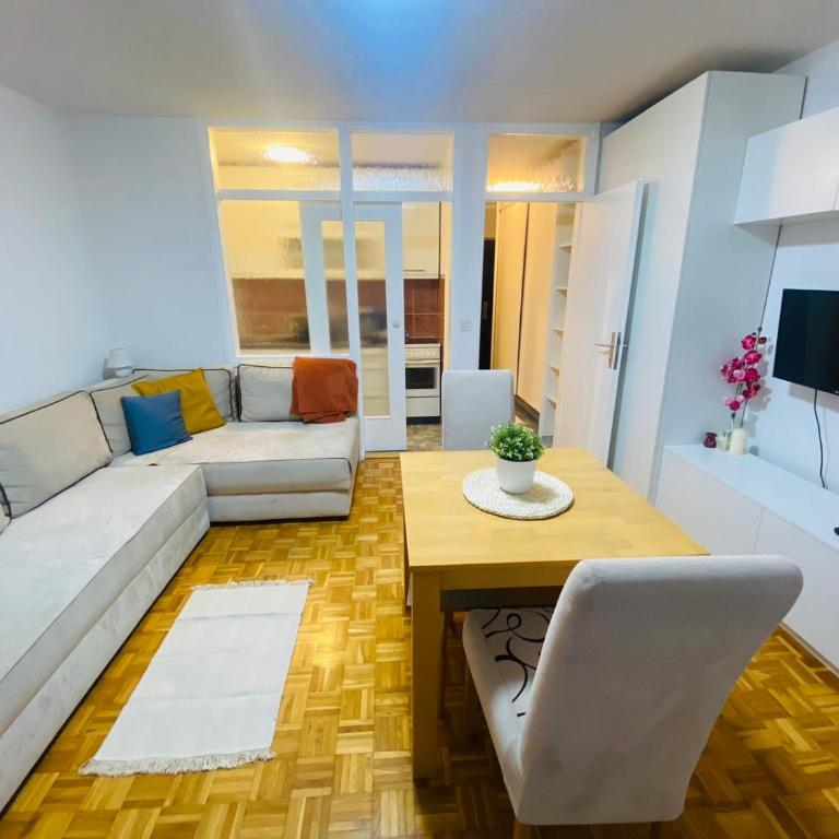 Studio Apartment Dobrinja - Studio sa Pogledom na Planinu - 2