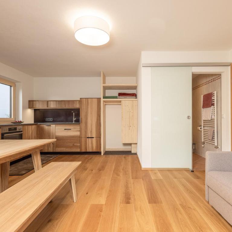 Pension Gulla - Ferienhaus Appartements B&B - Doppel-/Zweibettzimmer mit Balkon - 3
