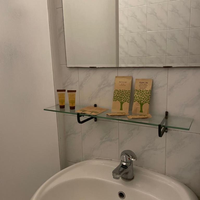 Cavour16 rent bedrooms - Camera Tripla con Bagno Privato Esterno - 5
