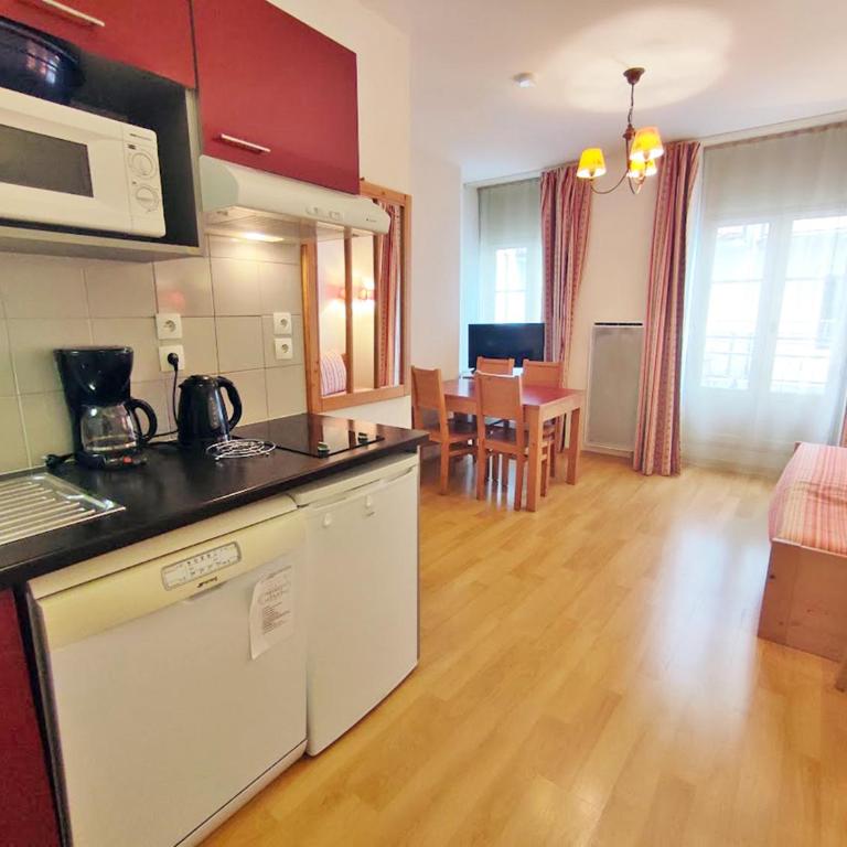 Oo, T2, centre Luchon, wifi, casier à skis, ascenseur, 4 personnes - Appartement 1 Chambre - 2