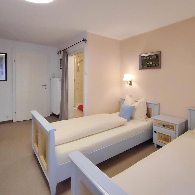 Koller, Pension Haus - Doppel- oder Zweibettzimmer mit Badewanne - 13