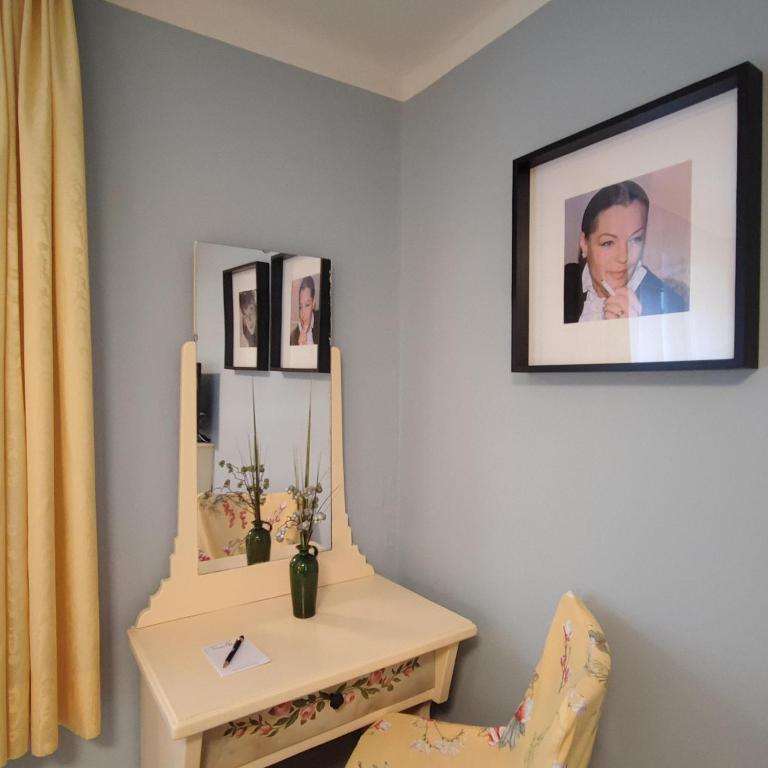 Koller, Pension Haus - Doppel- oder Zweibettzimmer mit Badewanne - 2