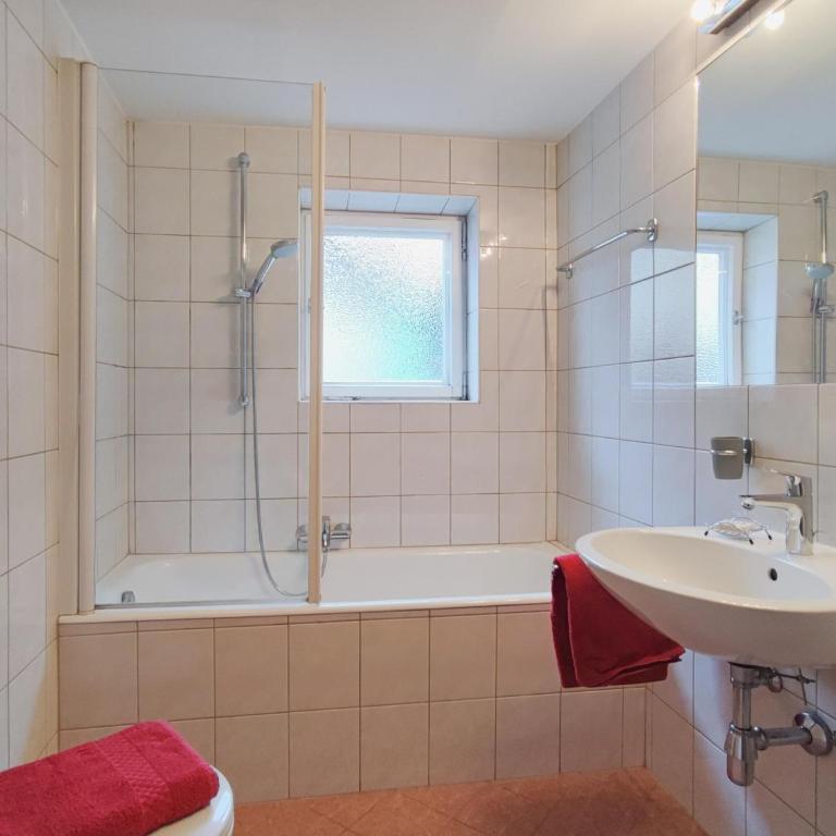 Koller, Pension Haus - Doppel- oder Zweibettzimmer mit Badewanne - 10