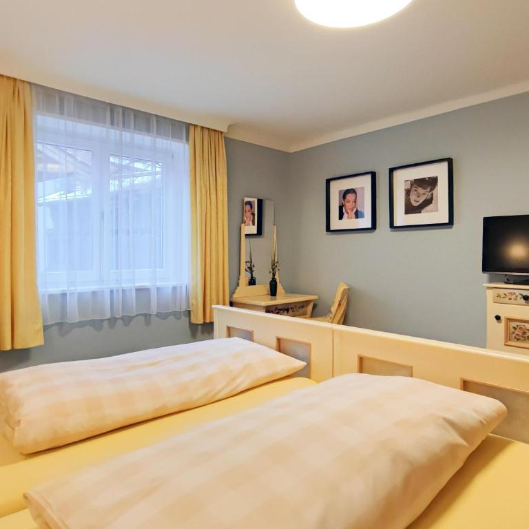 Koller, Pension Haus - Doppel- oder Zweibettzimmer mit Badewanne - 9