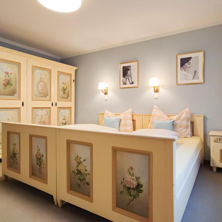 Koller, Pension Haus - Doppel- oder Zweibettzimmer mit Badewanne - 1